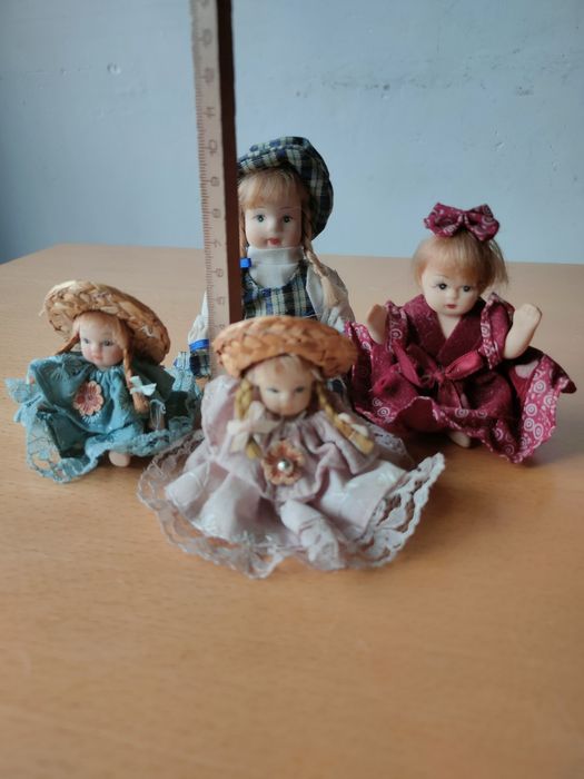 Bonecas de porcelana.
