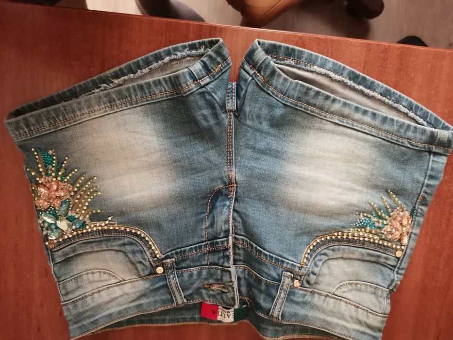 Шорты джинсовые.