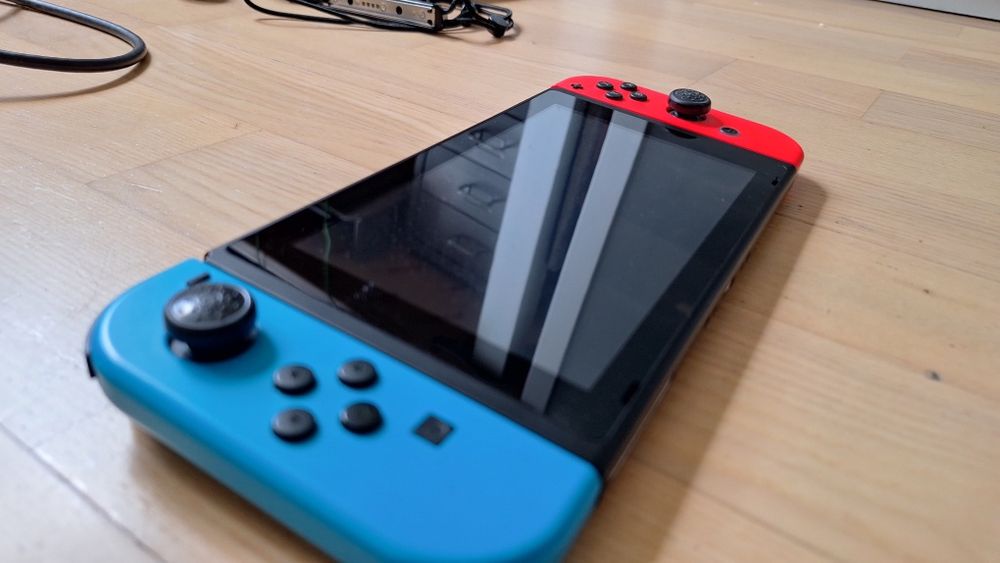 Switch v2 + case + karta sd 128gb