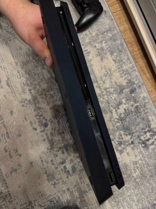 Sony PlayStation 4 slim 512 GB 2 геймпади