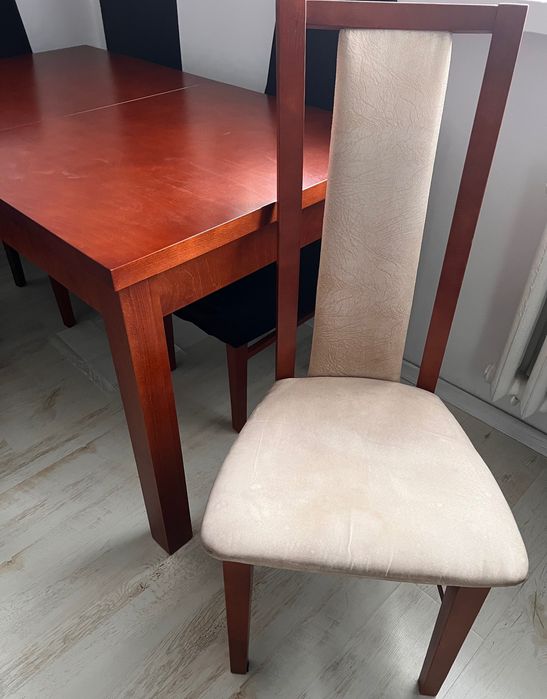 Stół rozkładany z 6 krzesłami