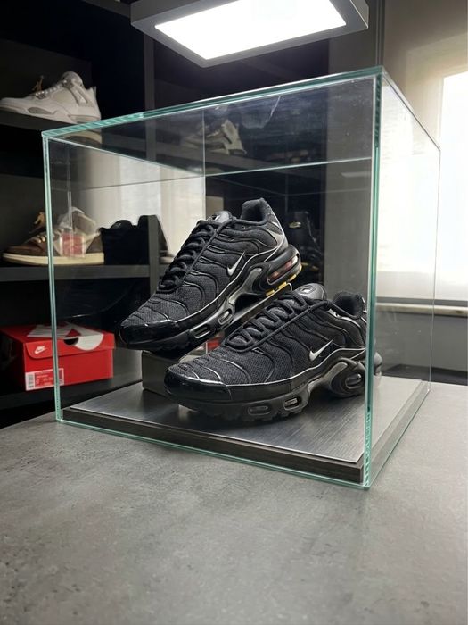 Nike Air Max Plus TN "Triple Black / Metallic"