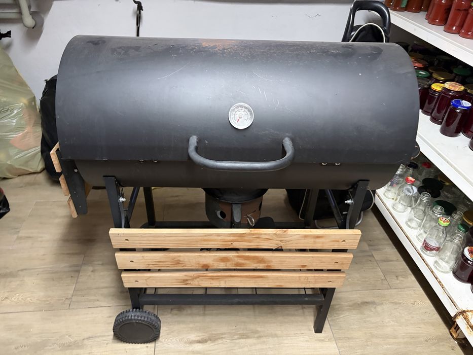 Grill węglowy, bardzo fajny