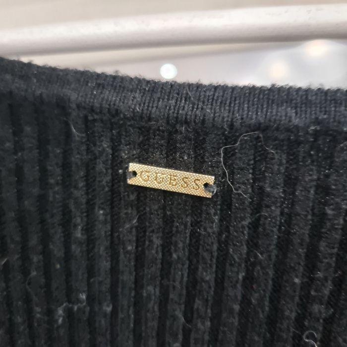 Czarny sweter GUESS L