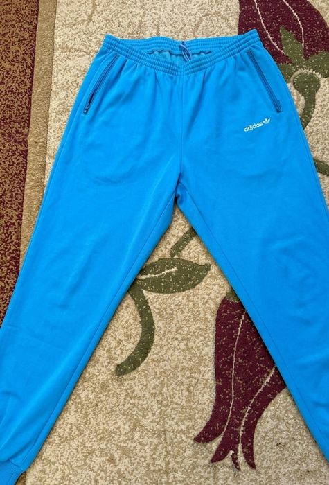 Niebieskie dresy adidas Originals Adicolor Retro Vibe