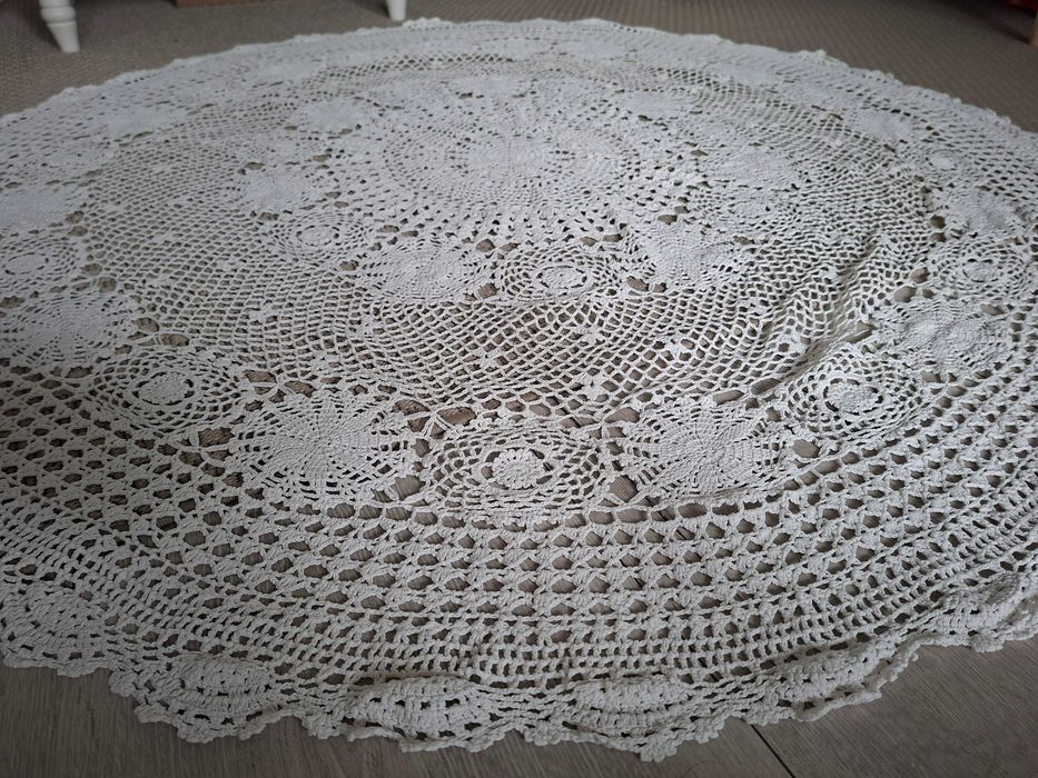 Obrus szydełkowy okrągły 135cm
