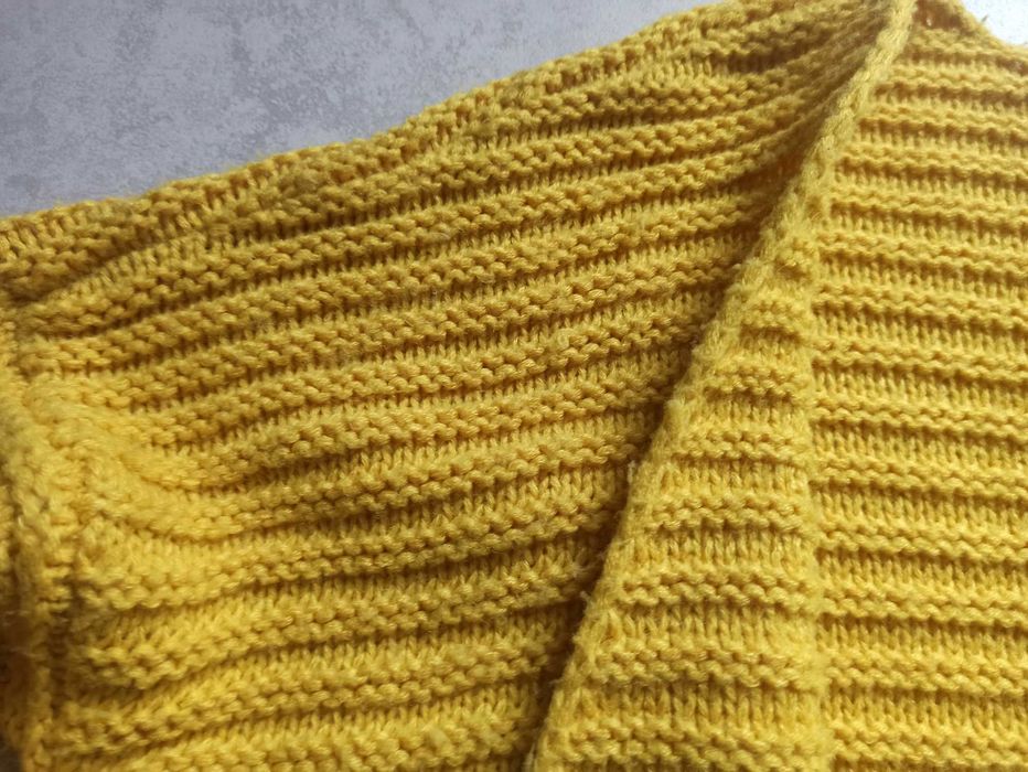 sweter żółty reserved rozm. 152