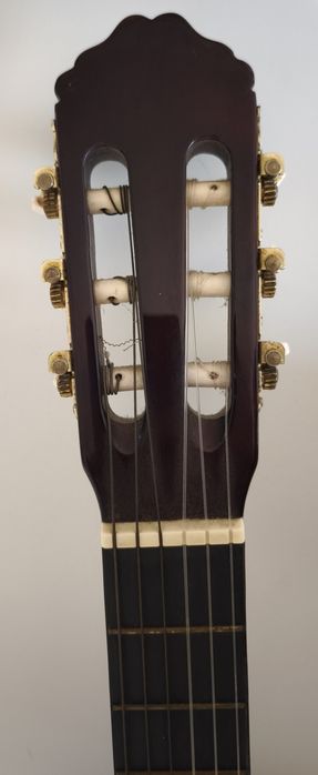 Guitarra Clássica – Afinada e pronta a tocar