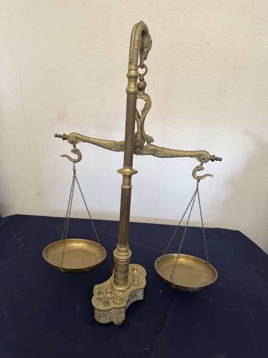 Balança Antiga de Metal  (ver fotografias)