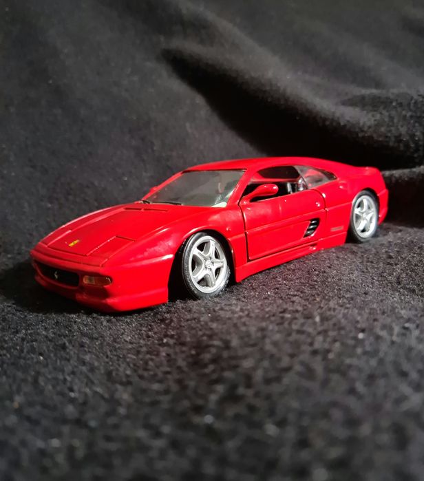 Ferrari F355 Berlinetta - Maisto - 1:24