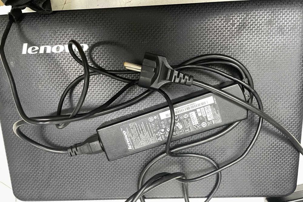 Ноутбук офисный Lenovo G555 / Экран 15.6" проц Core2Duo на запчасти