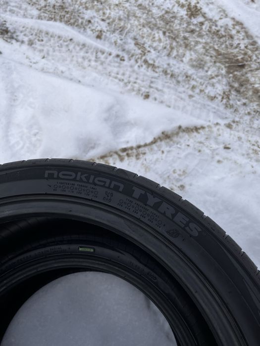 Літня резина nokian 235.40 18 в гарному стані