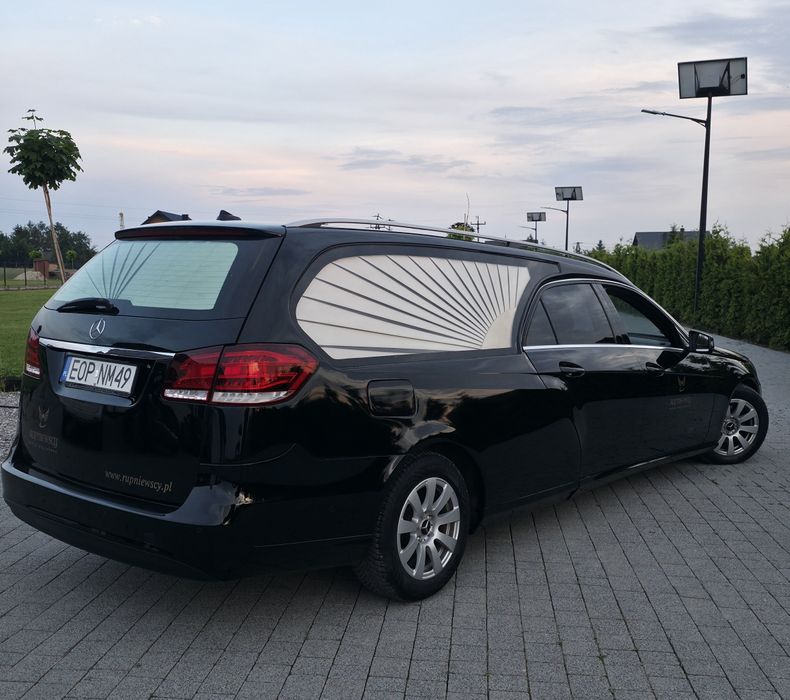 Mercedes E klasa Karawan