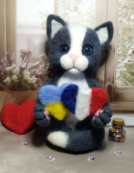Котики валяні, сердечні подарунки