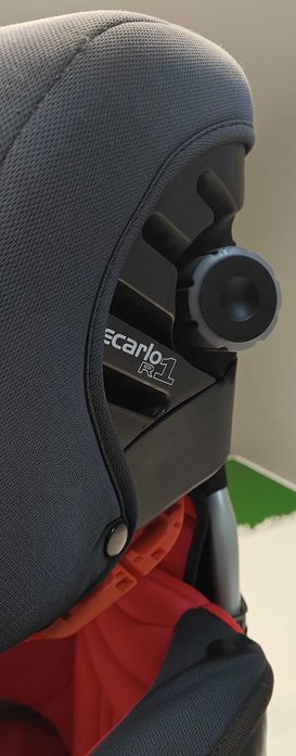 Cadeiras de carro para crianças.