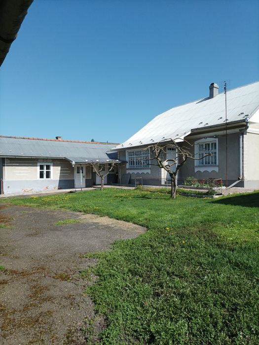 Продаж цегляного будинку.