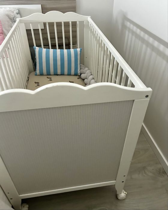 Berço bebé ikea com rodas e colchão