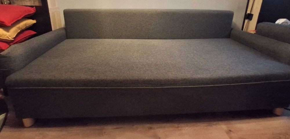 Trzyosobowa kanapa z funkcja spania