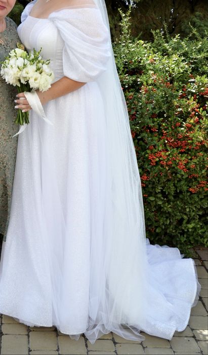 Продам весільну сукню