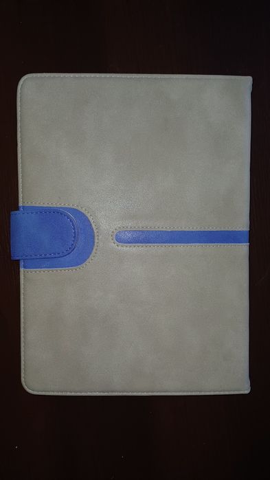 Beżowe etui na tablet obrotowe