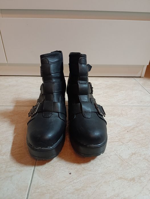 Botas pretas cano curto