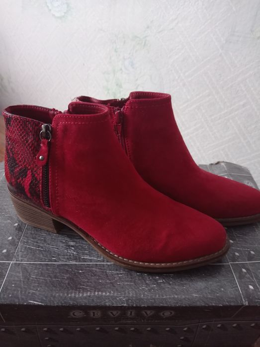 Жіноче взуття ботільйони