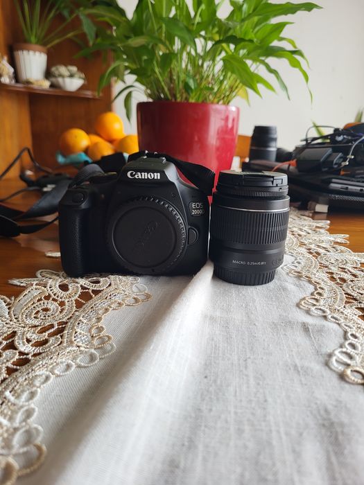 Canon 2000D + Objetiva Canon EF 18-55mm