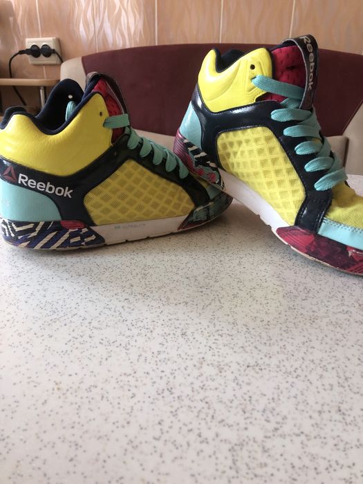 Продам  красовки  2000