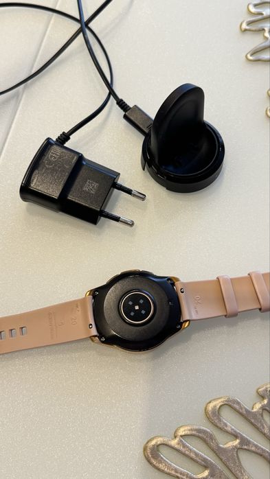 Продам Смарт-годинник samsung galaxy watch 42mm колір rose gold бу