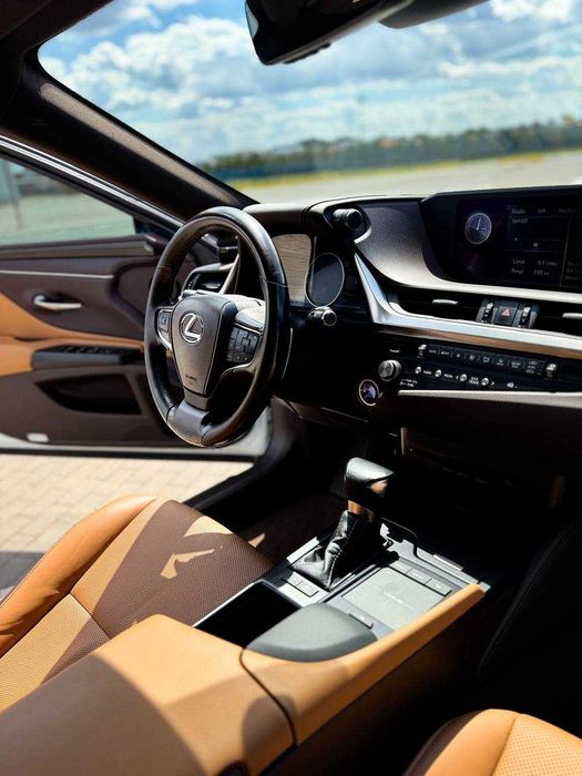 Lexus ES 2021 300h e-CVT