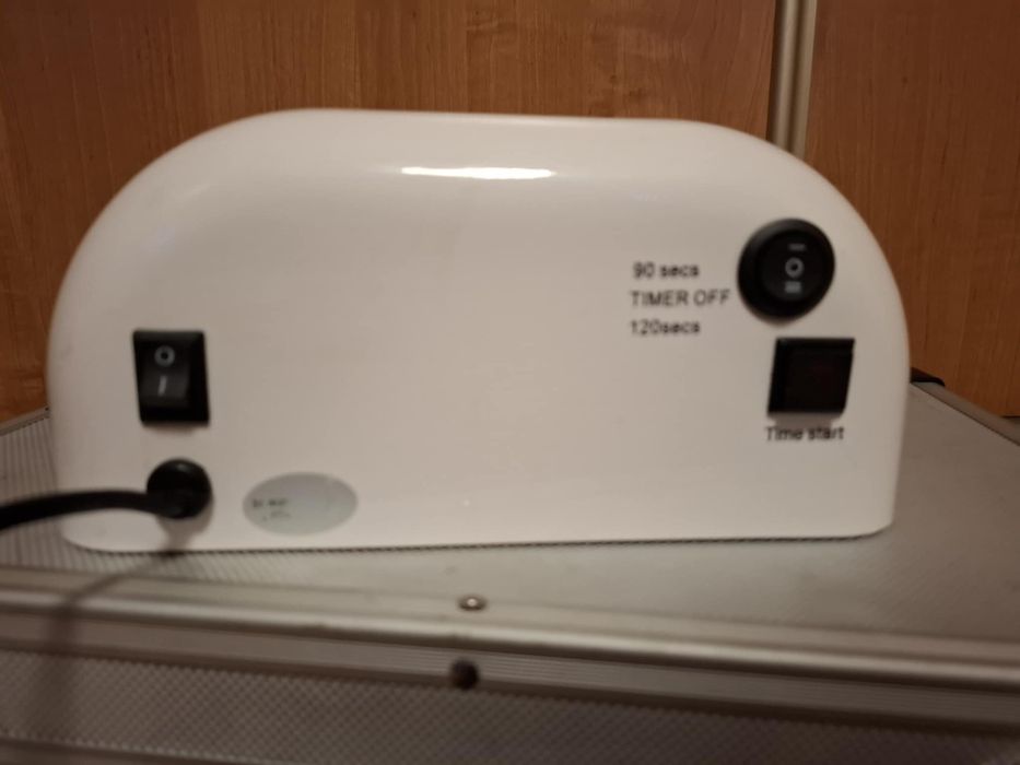 Walizka aluminiowa kuferek  na klucz