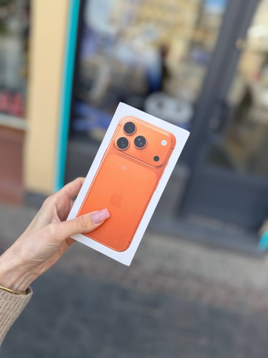 Apple iPhone 17 Pro 512Gb. (Cosmic Orange)