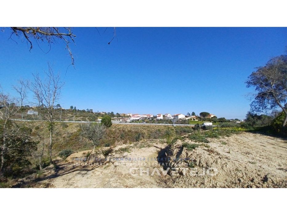 Terreno com projeto aprovado e licença de construção.