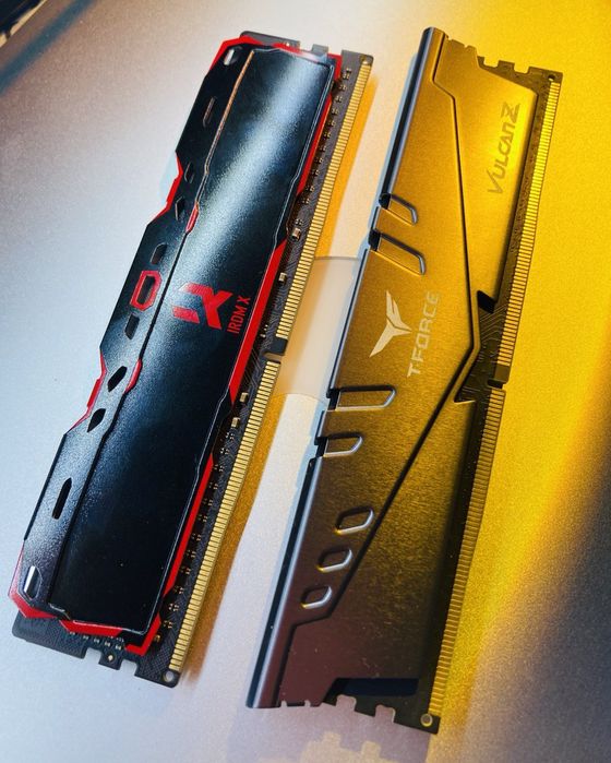 ОЗУ GoodRAM DDR4 16 GB 3200 Mhz IRDM X і TeamGroup 16 GB 2666 T-Force