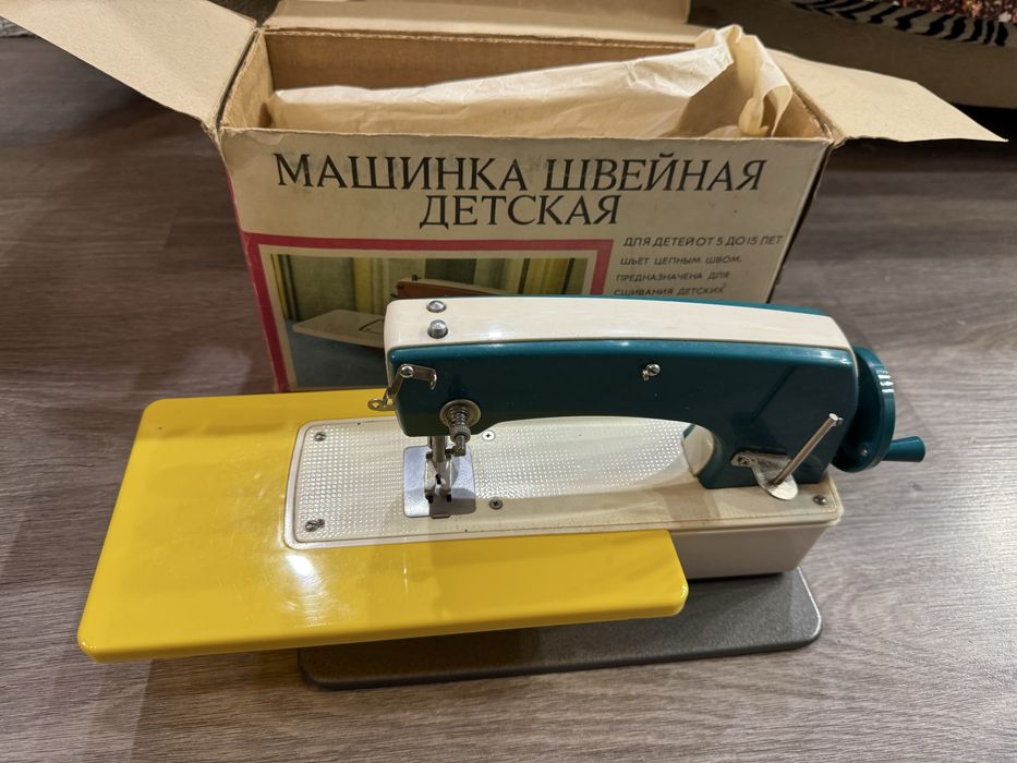 Детская швейная машинка
