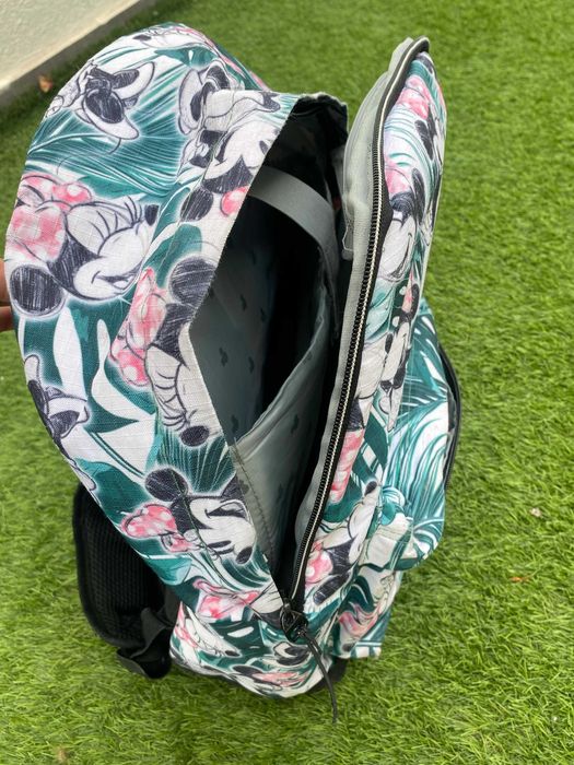 Mochila Disney Minnie Mouse com USB e compartimento para portátil