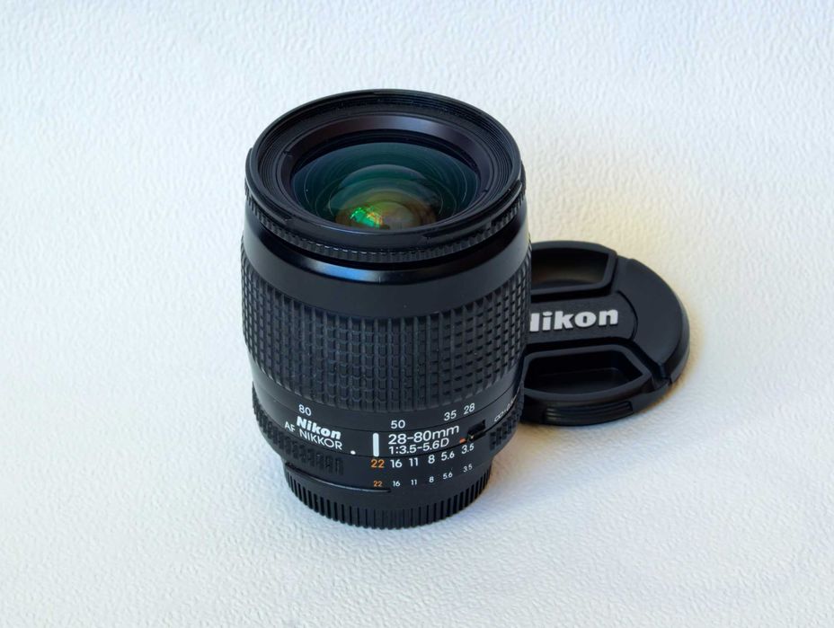 Зум-об'єктив на повний кадр Nikon AF Nikkor 28-80mm f3.5-5.6D
