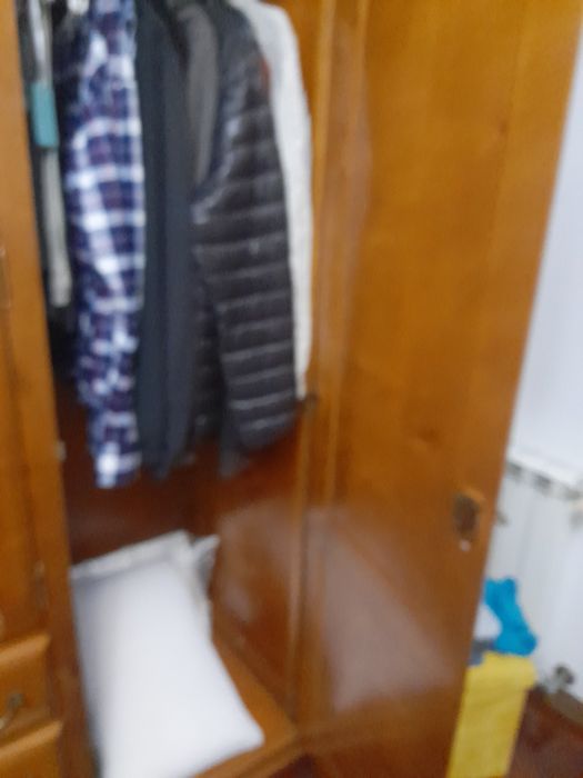 Roupeiro em cerejeira com 4 portas