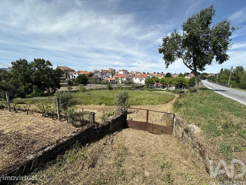 Terreno em Vila Cortês da Serra de 2716,00 m2