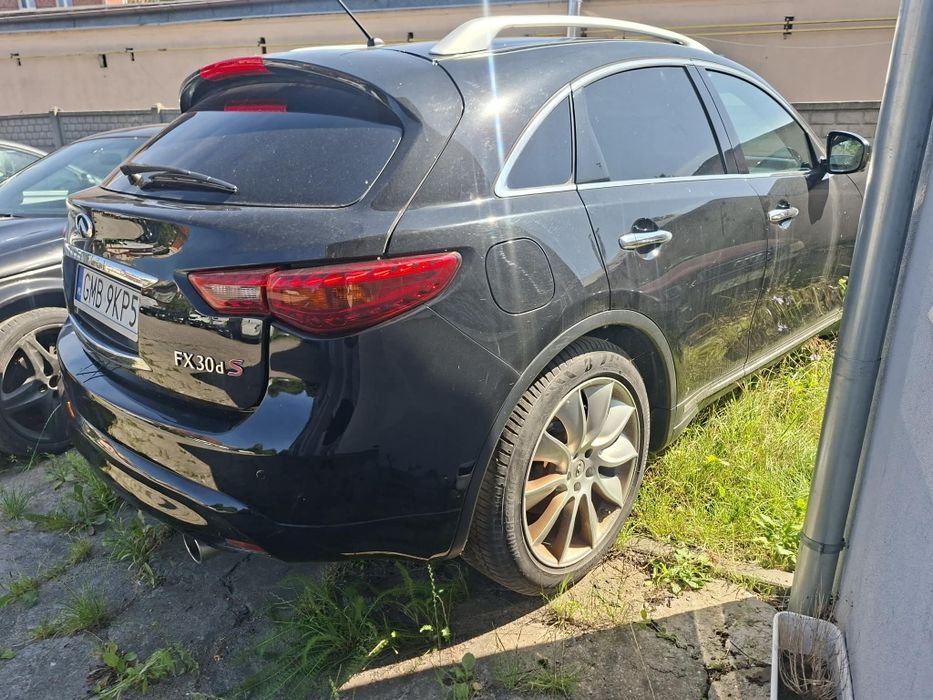 Infiniti fx30d zarejestrowany