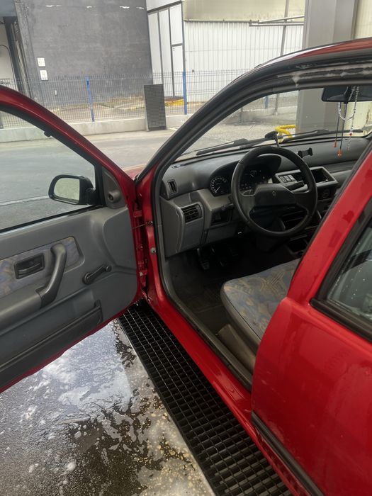 Renault  clio ano 1993