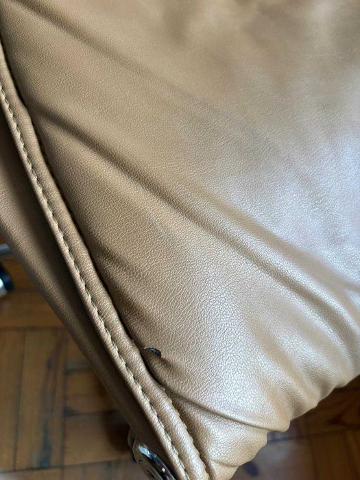 Cadeira de Escritório com rodas, Estilo Eames Soft Pad – Camel / Cromado