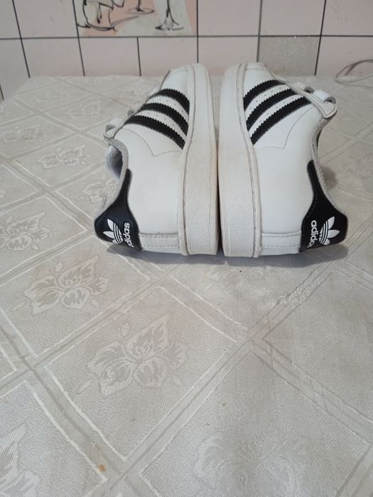 Продам кросівки.