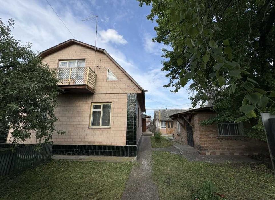 .Продаж будинку у с. Білозір'я.