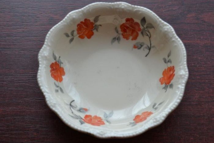 Stara zabytkowa salaterka