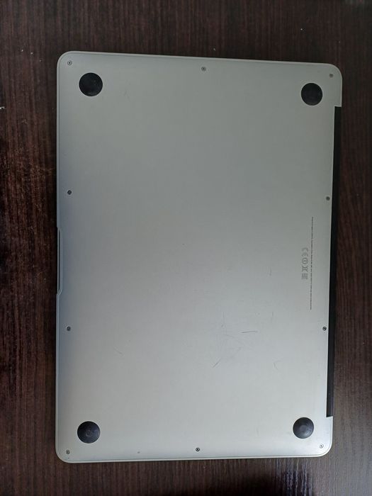 Продам MacBook  Air Model:1466
