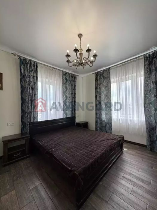 Продам Дом. Победа-4. Кухня-студия. 3 отдельные спальни. 140000$