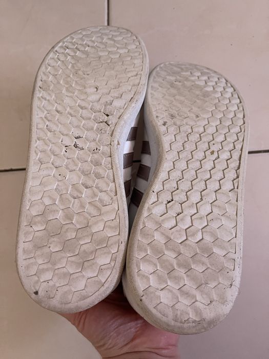 Tenis adidas brancos