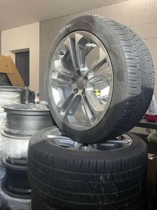 255/40 R19 комплект резини з дисками