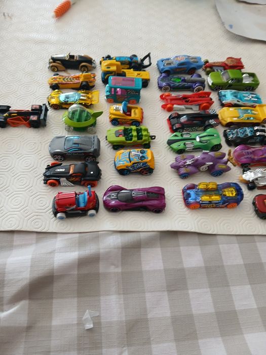 Hot wheels  diferentes